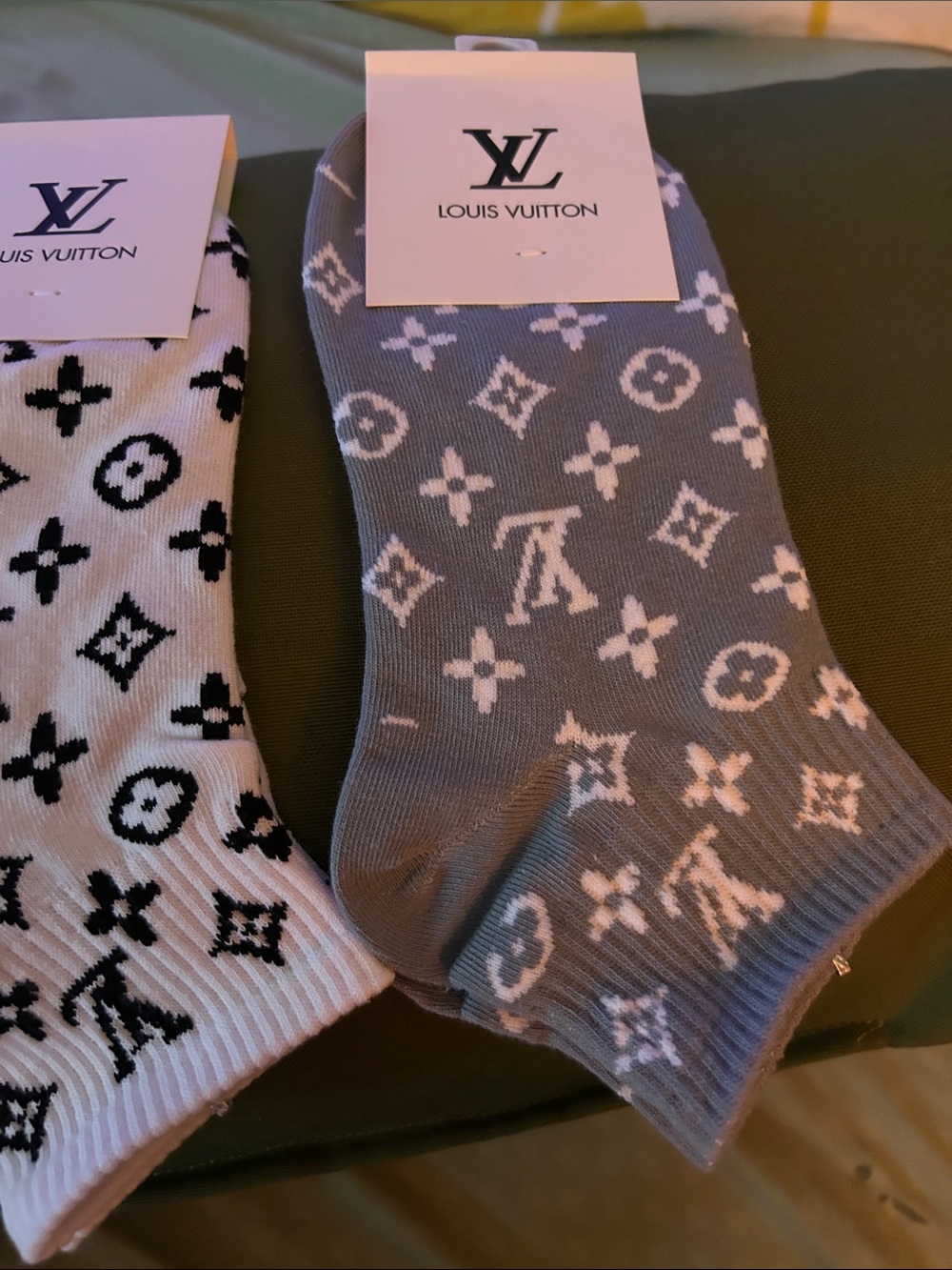 Louis Vuitton Monogram Ankle Socks - White, Tan, Gray - Picture 10 of 11